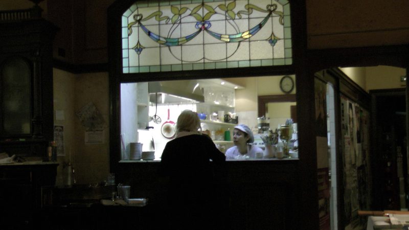 Bedienung im Wiener Caféhaus