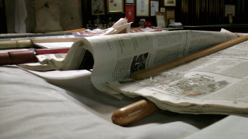 Zeitungen im Caféhaus