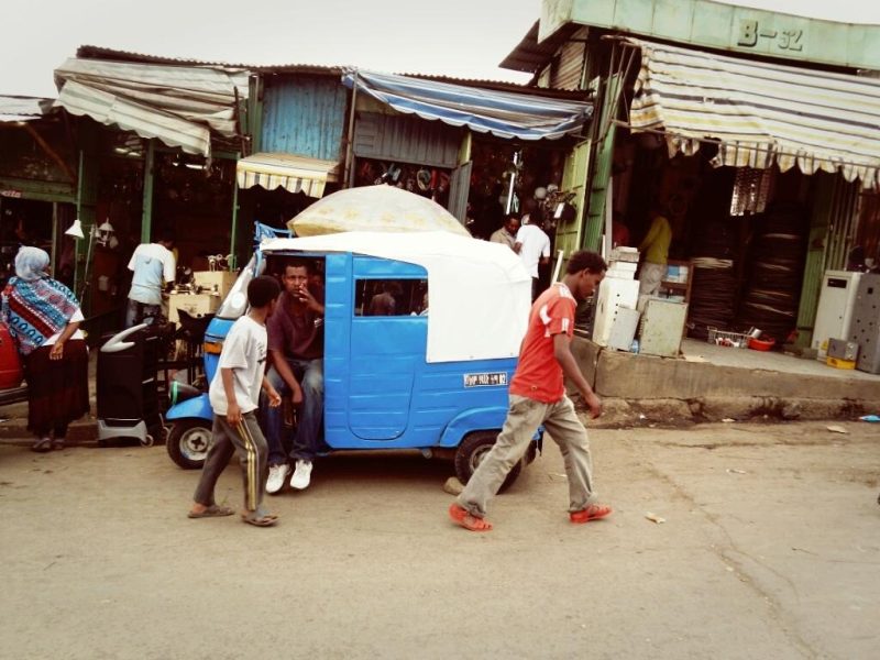 Addis-Abeba-Äthiopien-Autos