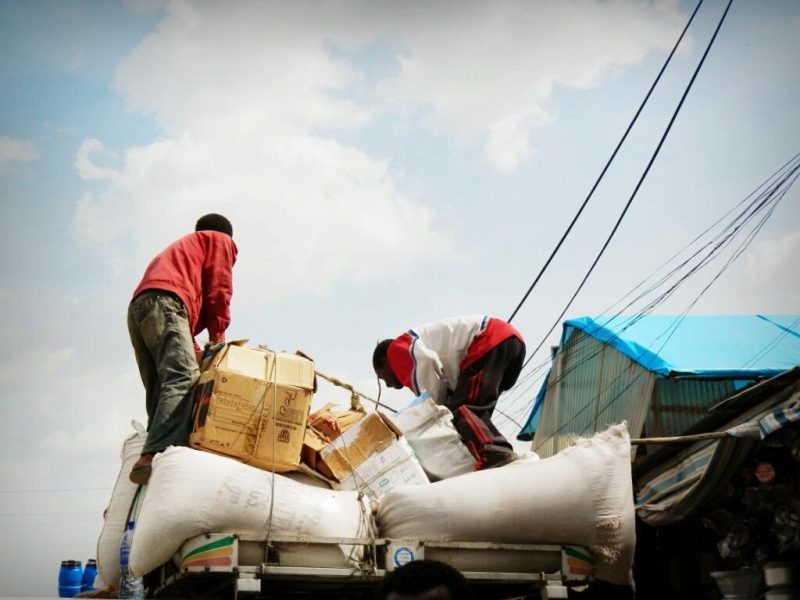 Addis-Abeba-Äthiopien-Markt-Arbeiter