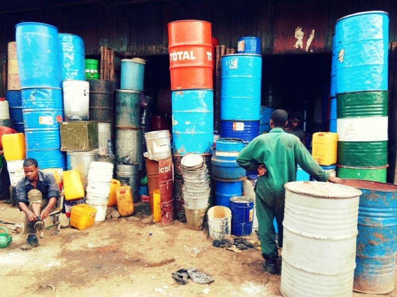 Ölfässer-Addis-Abeba-Äthiopien