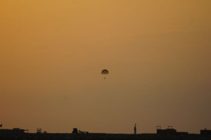 Dubai Parachute im Sonnenuntergang