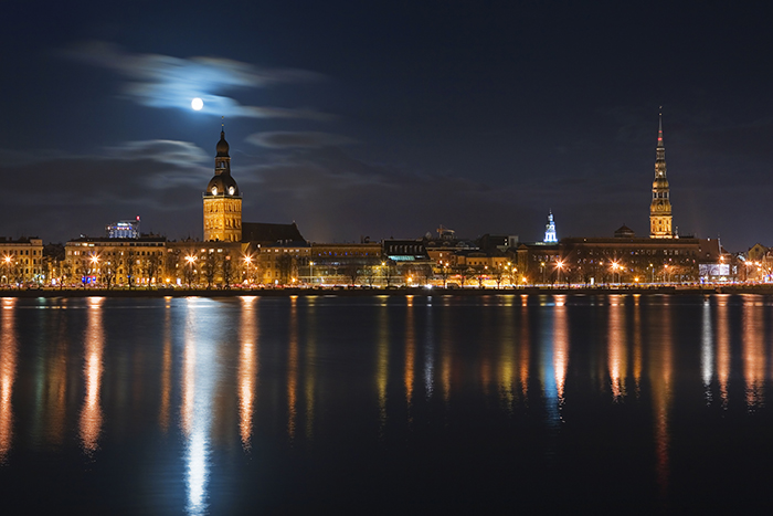 Riga bei Nacht