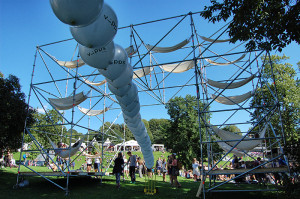 Øyafestival-in-Oslo_Ballons-bei-Hängematten