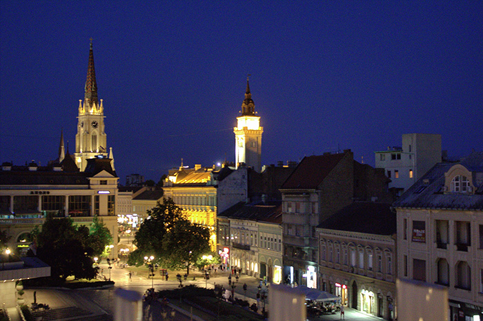 Serbien-Novi-Sad-by-night