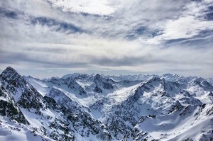 snowboarden im stubaital bergpanorama