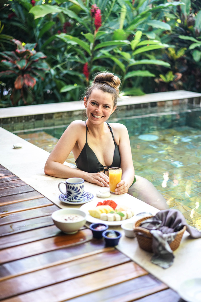 Christine Neder Pool Frühstück