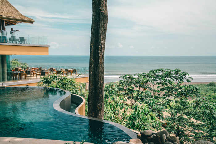 Pool mit Meerblick