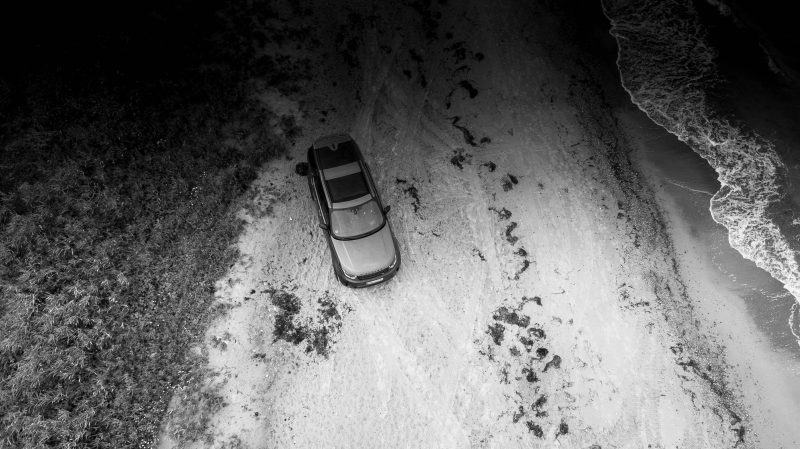 SUV am Strand SW