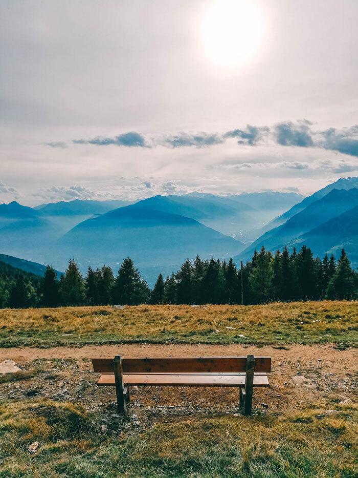 Bank mit Blick auf Meran