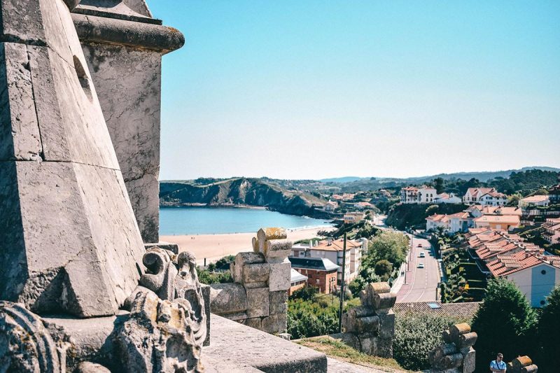 comillas blick auf die stadt