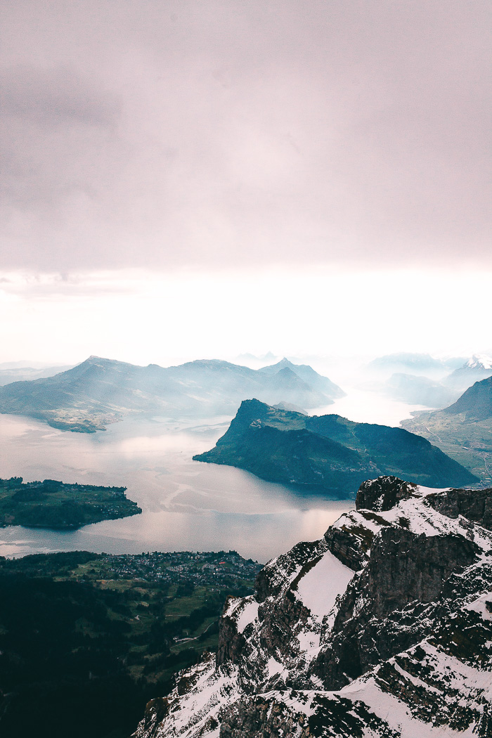 Der Vierwaldstättersee und die Aussicht auf die Berge