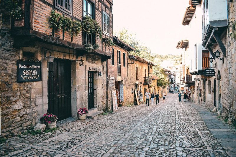 santillana del mar strassenszene
