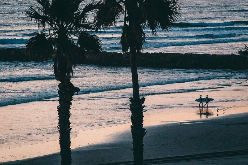 Surfer Sonnenuntergang Oceanside