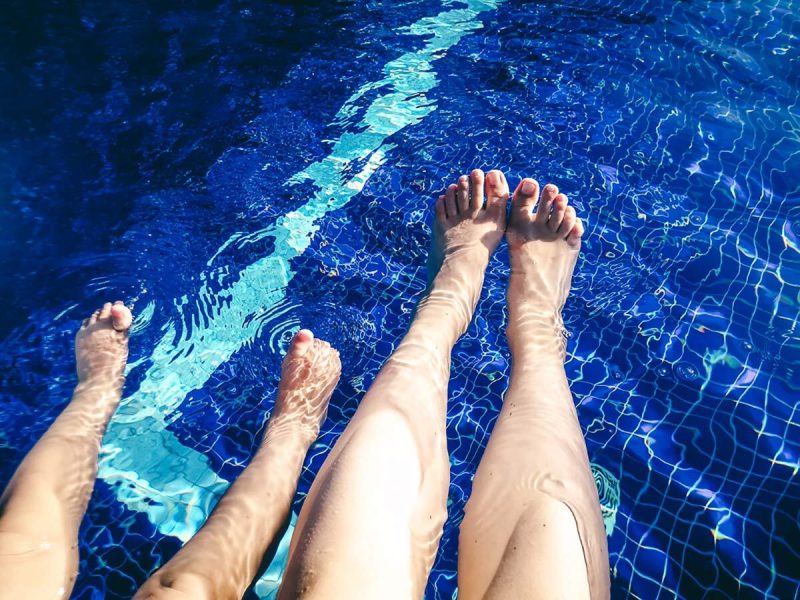 Füsse Centara Pool