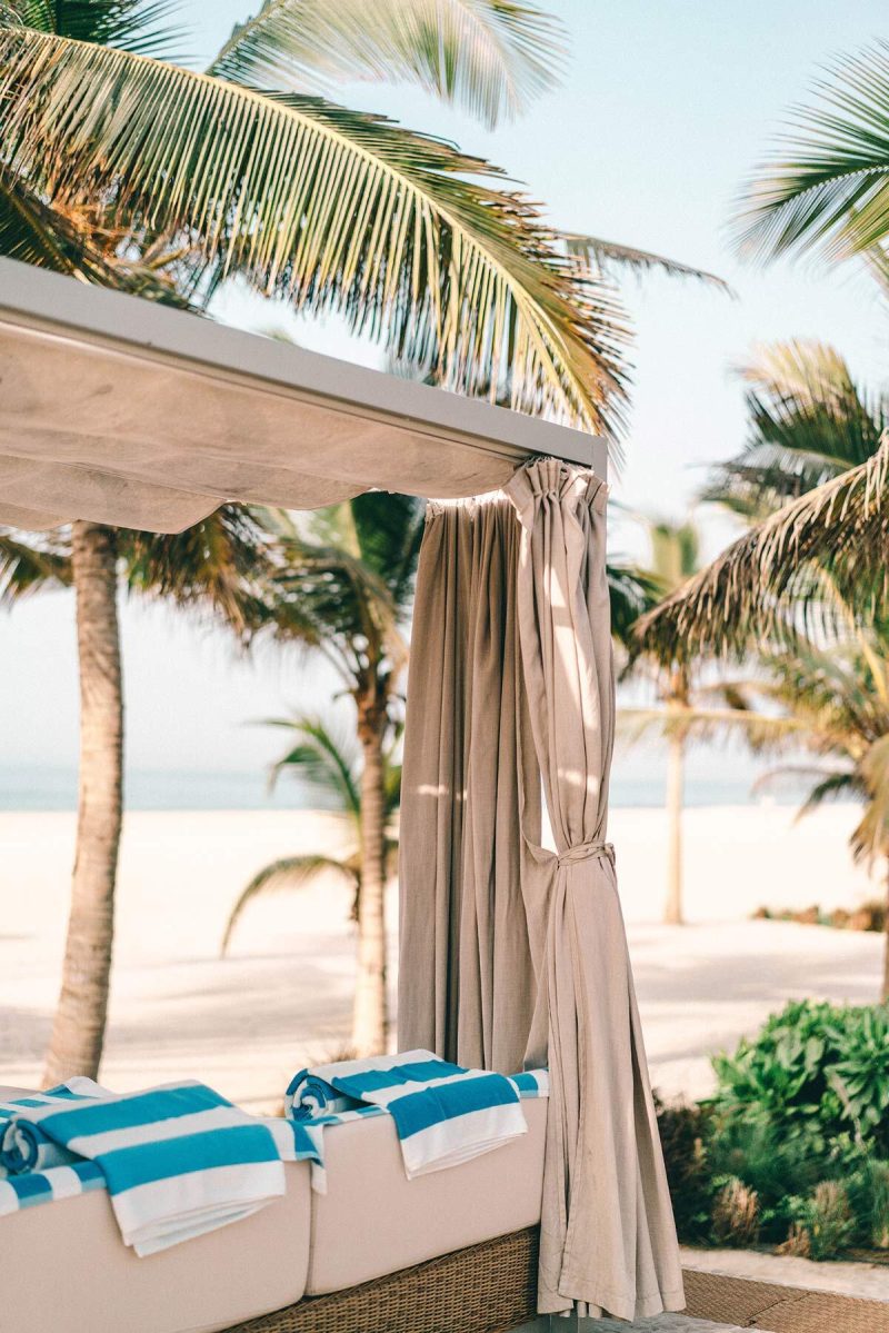 Strandliegen Al Baleed Resort Salalah by Anantara
