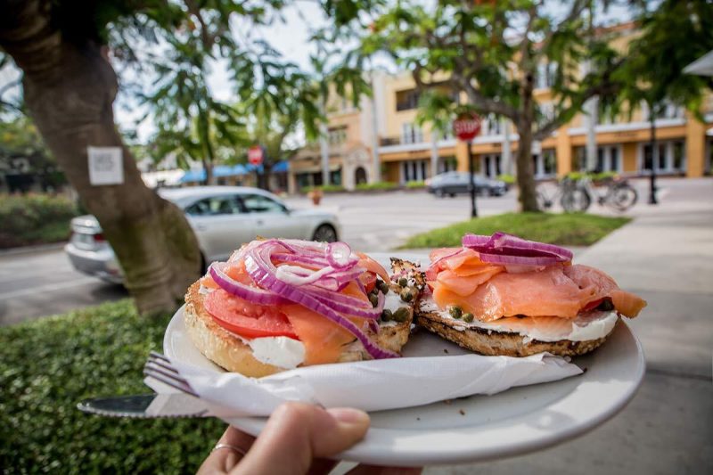 Bagel in der 5th Avenue Coffee Company Naples
