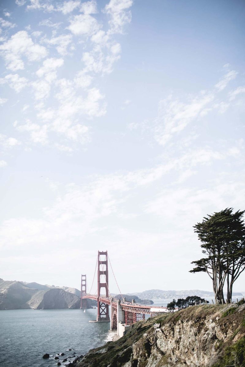 Golden Gate Bridge bei blauen Himmel