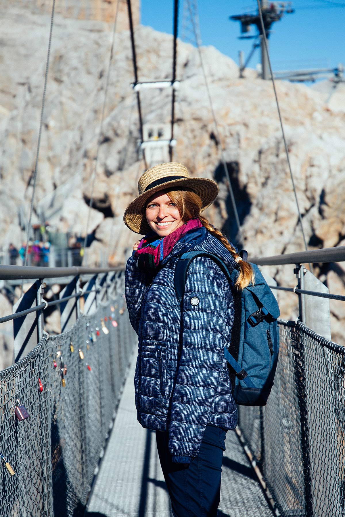 Christine Neder auf der Haengebruecke