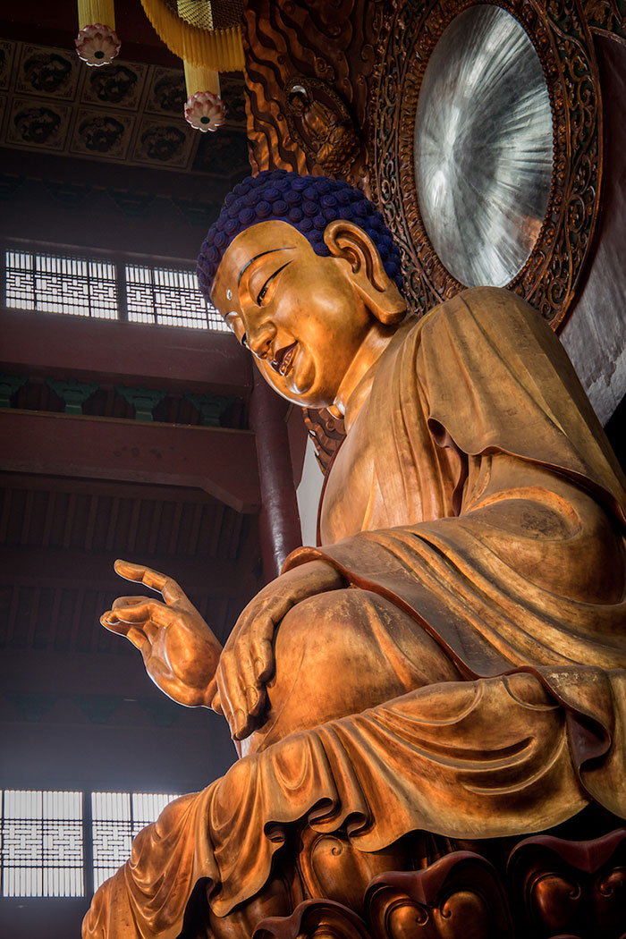 shakyamuni buddha im lingyin tempel hangzhou