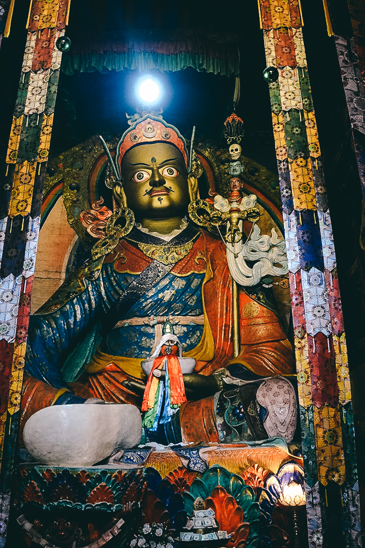 statue von Padmasambhava im Hemis-Kloster