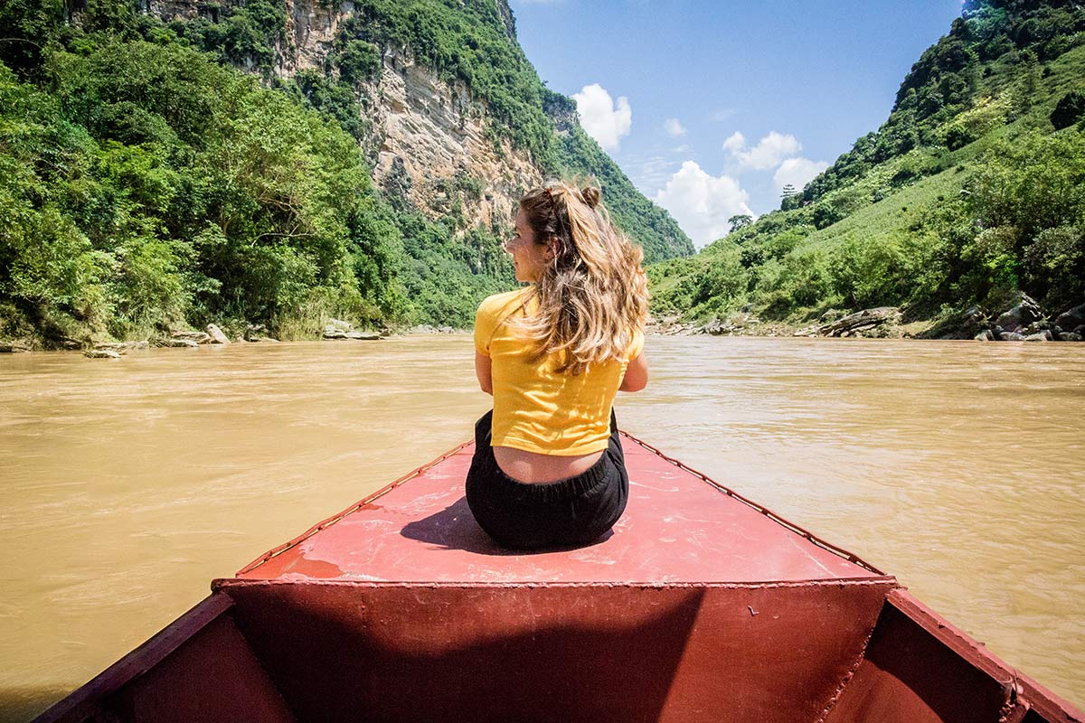 Wind in den Haaren bei einer Bootstour auf dem Chay River Vietnam