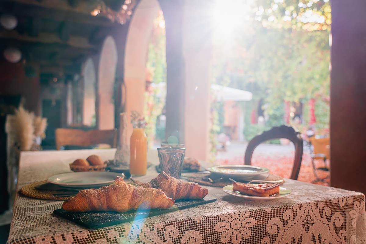 Fruehstueck im Sonnenschein