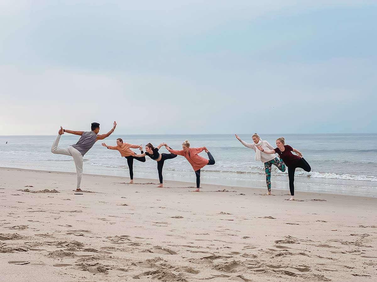 Yoga am Santa Monica Beach