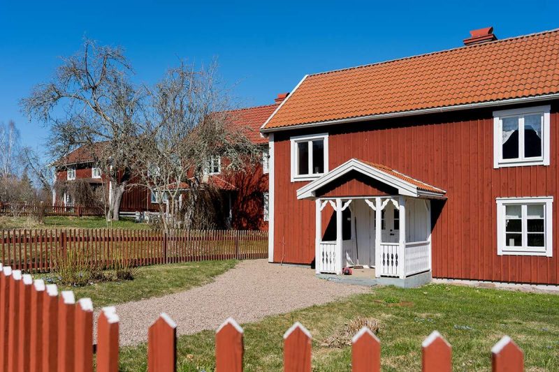 Bullerbue Suedschweden mit Kind