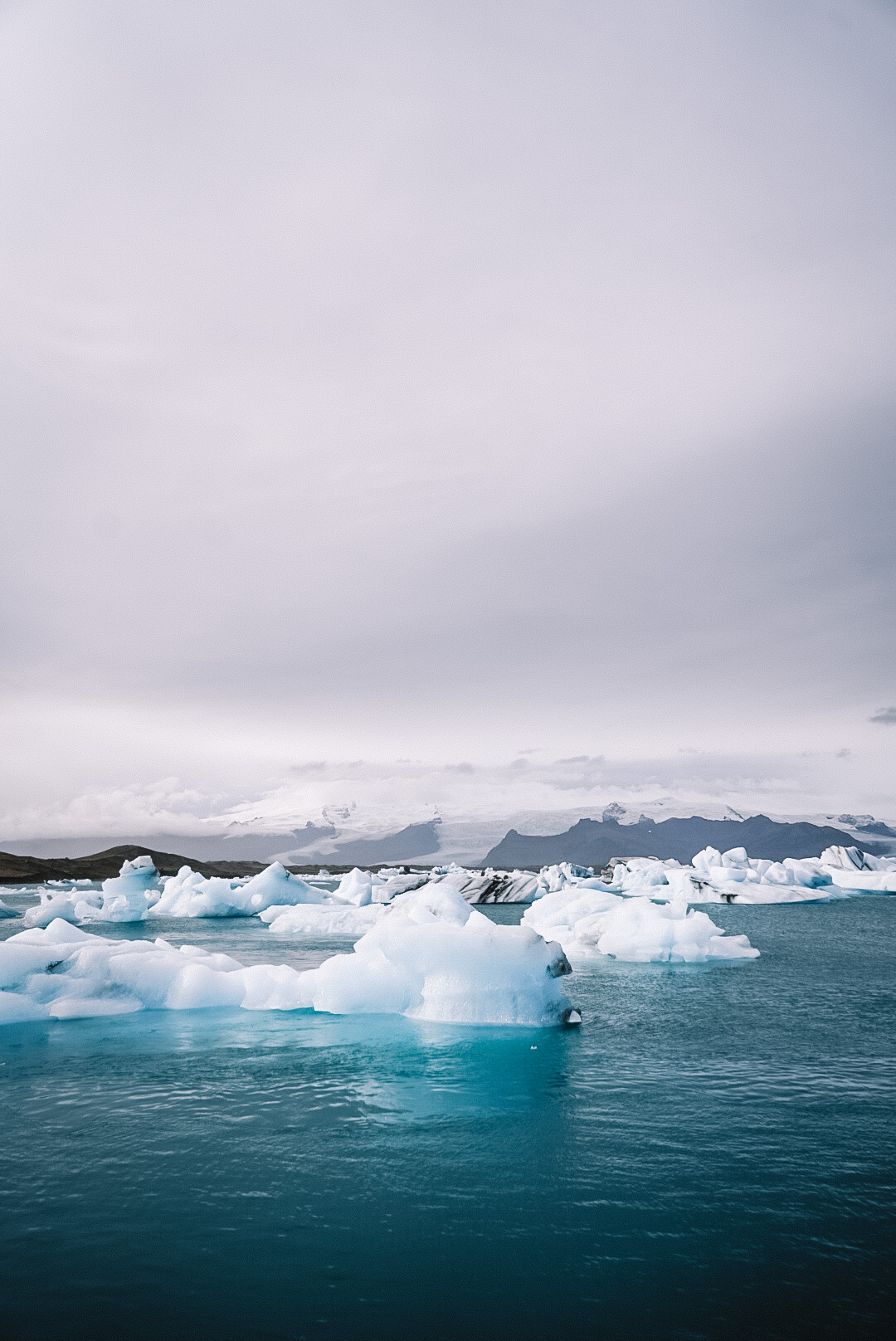 Gletscherlagune JoÌˆkulsaÌrloÌn Eisberge