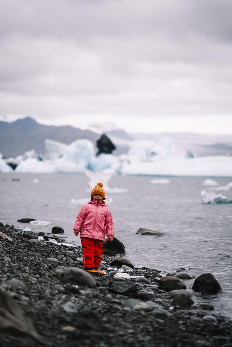 Island mit Kind Gletscherlagune Jökulsárlón