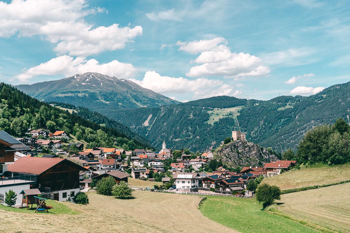 Das schoene Oertchen Ladis in Tirol