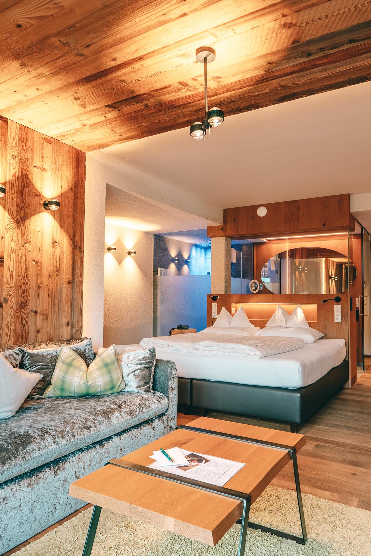 Gemuetliches Zimmer im Alpine Resort Goies in Ladis