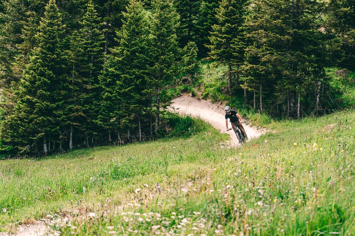 Schnelle Abfahrt auf Mountain-Bike-Trail in Serfaus-Fiss-Ladis