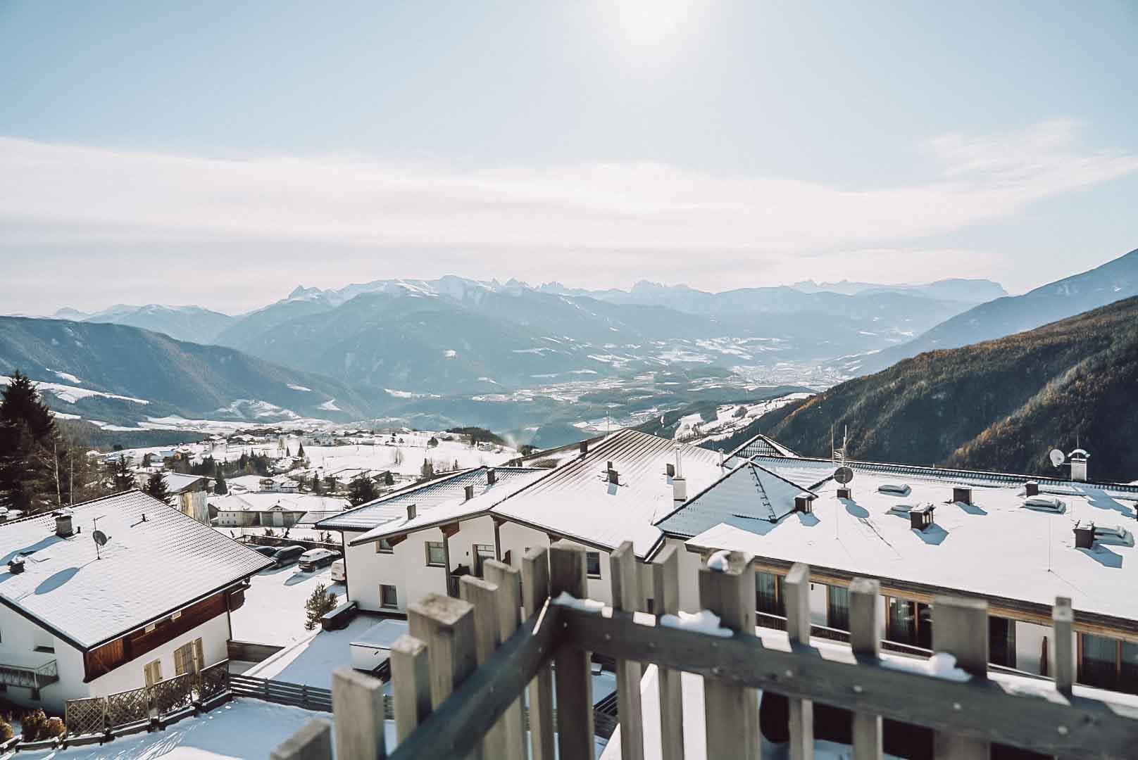 Blick ins Tal Tratterhof Mountain Sky Hotel
